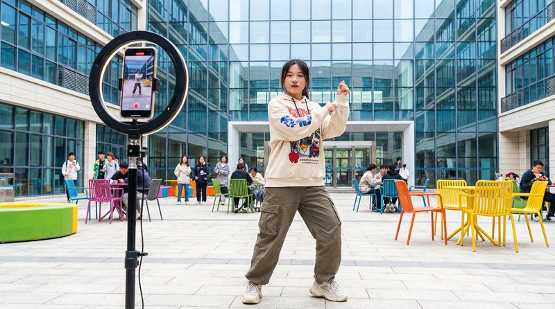 在线看片AI创意传媒